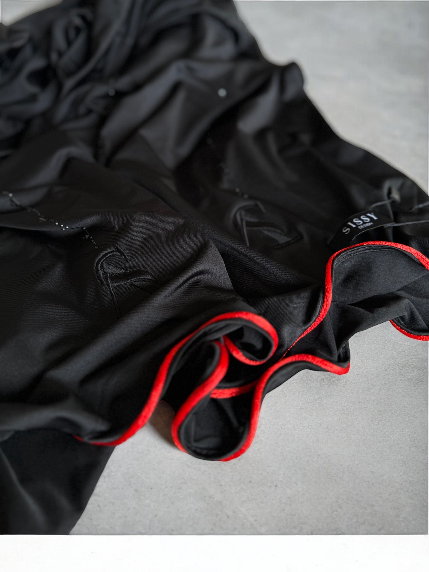 GLAMOUR BLACK RED